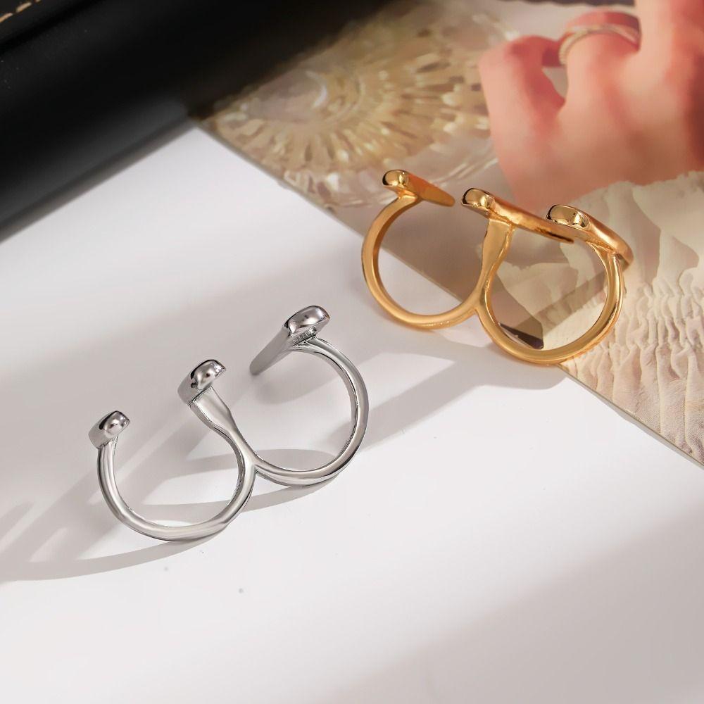 Scharfe Dornen Klauenförmiger Verbundener Ring Glänzendes Finish Unregelmäßige Geometrische Ringe Hip-Hop Stil