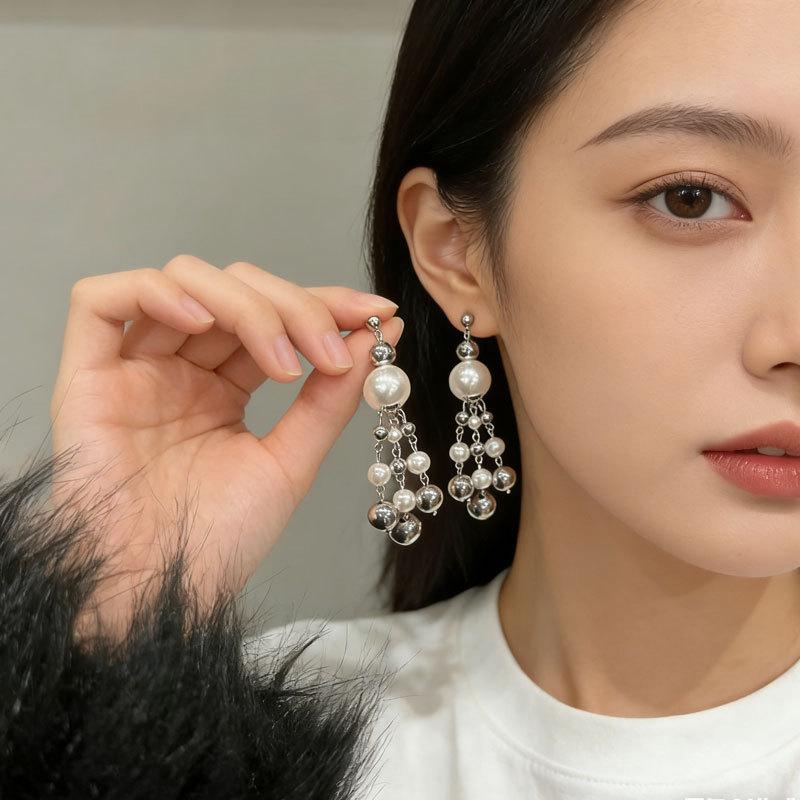 Cold wind personality design silver beaded fringed earrings women's niche temperament European and American fashion earrings earrings