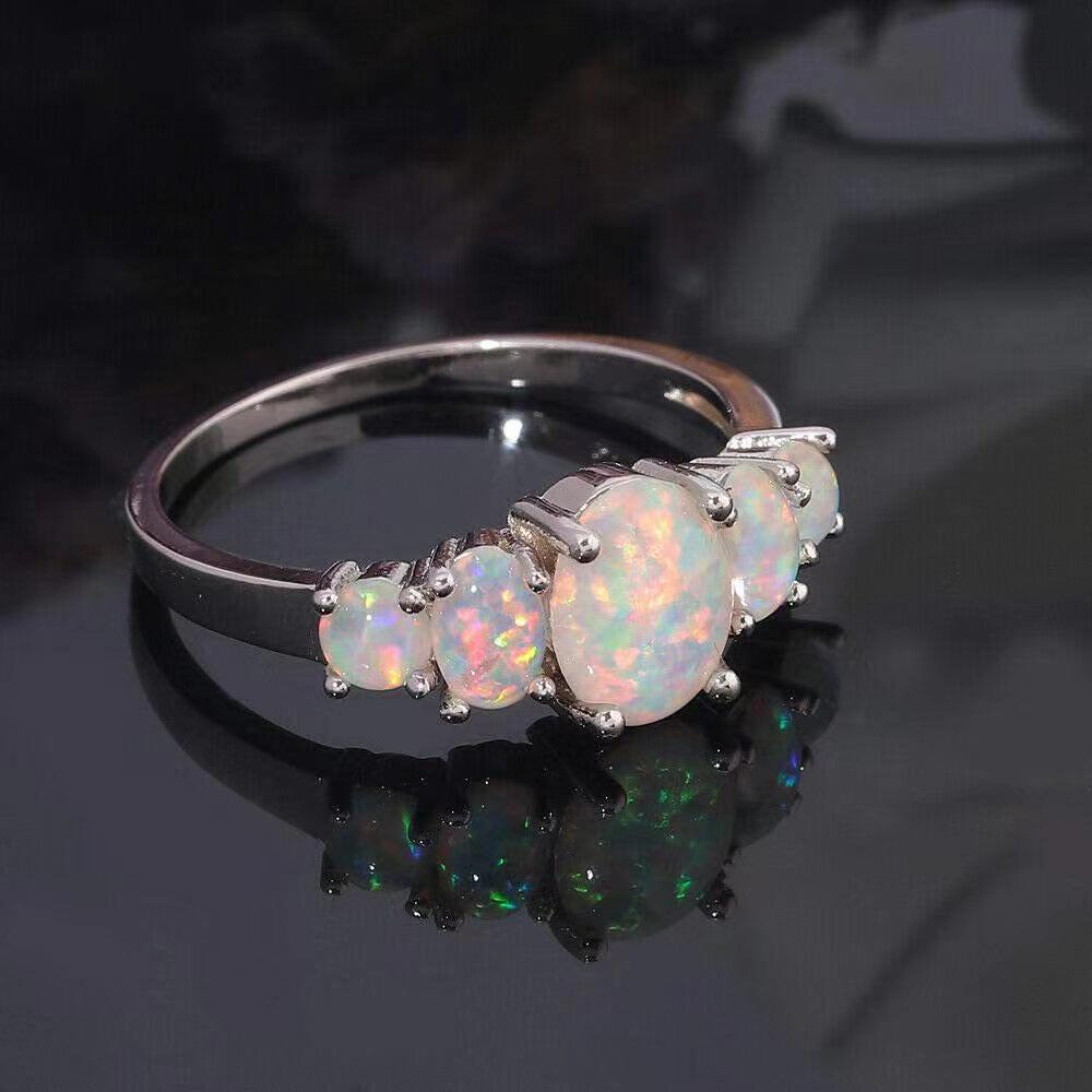 European and American Fashion Women's Egg-shaped Opal Ring - Elegant and Unique Jewelry Gift