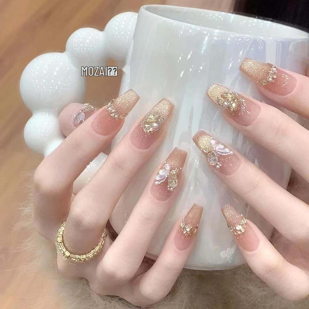 

Золотисто-коричневые ногти-бабочки с крошкой бриллиантов, ручная работа, накладные ногти - Хит стиля из Little Red Book, серия Rich Girl, отбеливающая чистая коллекция. S