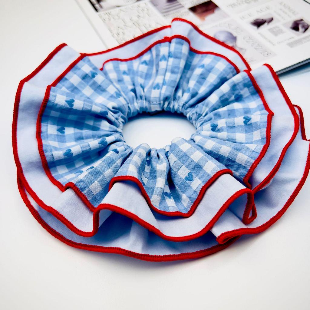Academy Style Mehrschichtiger Karostoff Scrunchie für Mädchen - Vielseitiges Großes Haaraccessoire