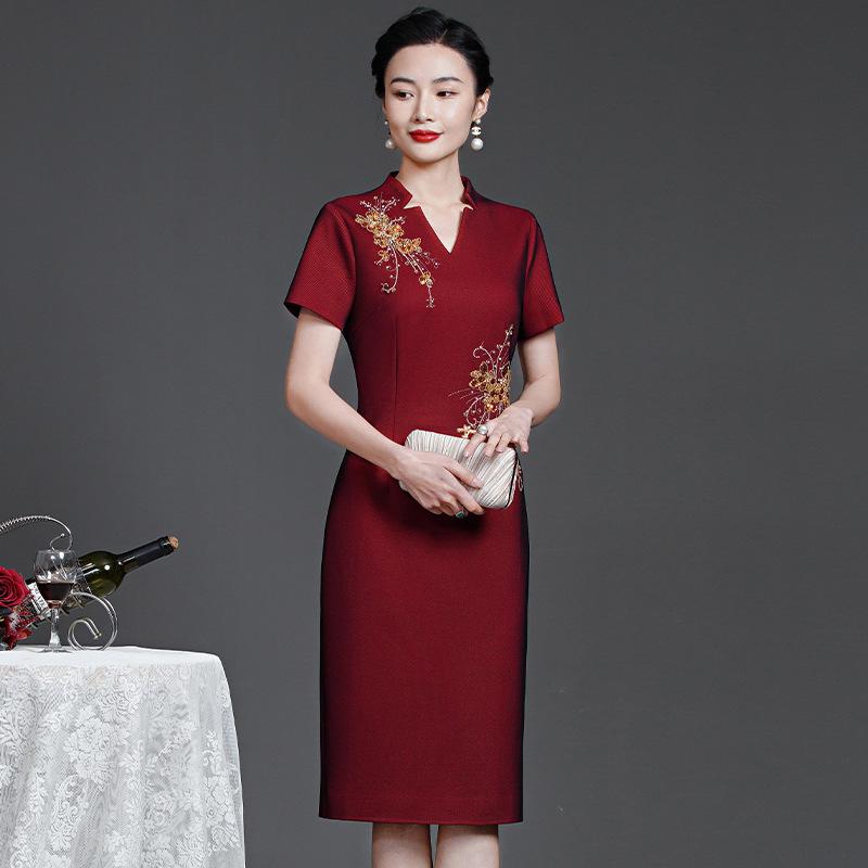 2023 Autumn Elegant Embroidered Qipao Dress for Middle-Aged and Elderly - Perfect for Weddings and Formal Events