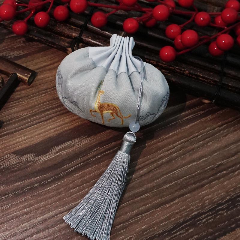 Vintage Court Animal Tassel Sachet Pendant: Empty Hanfu-Style Pouch
