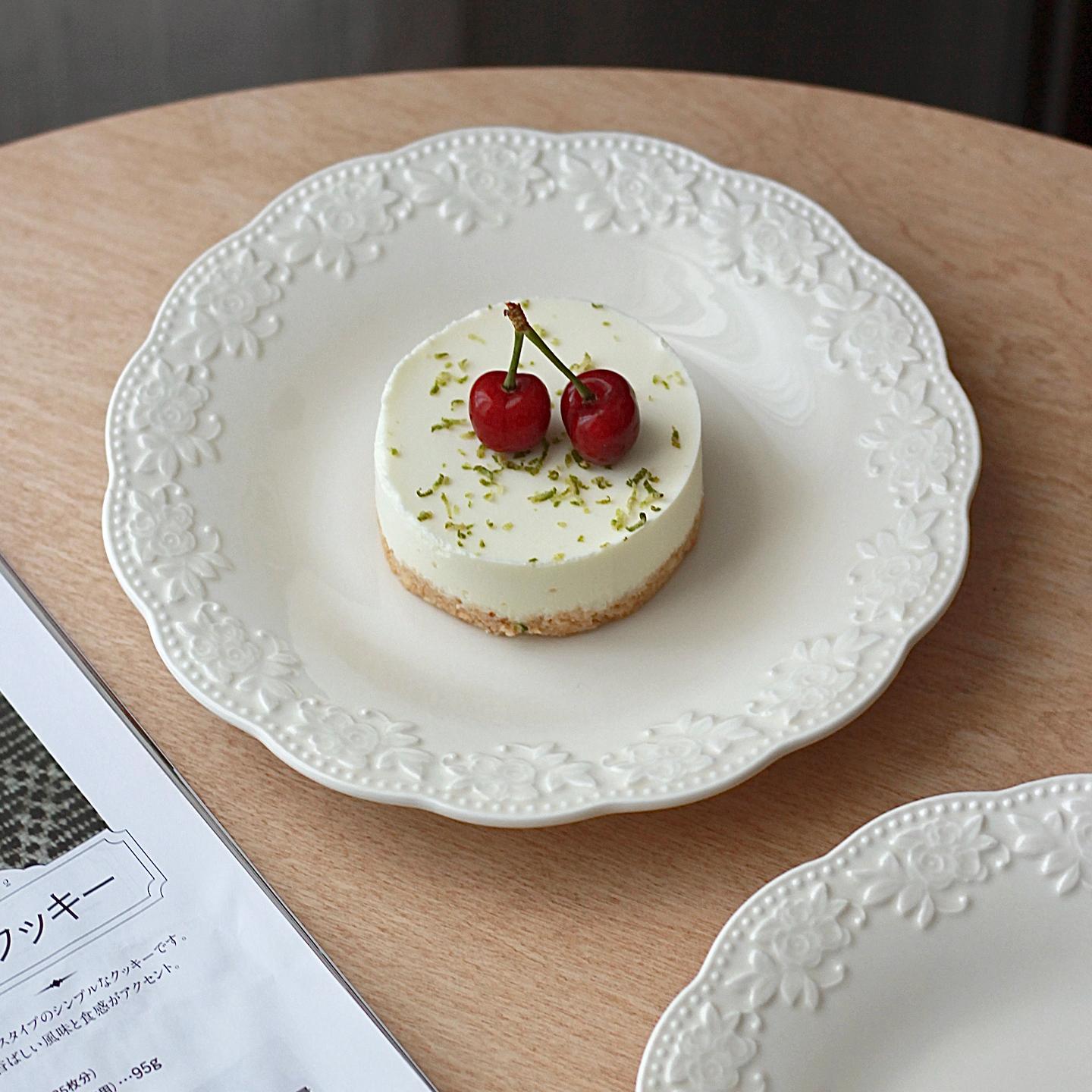 French Style Vintage Ceramic Plates 7.7 Inch Underglazed Colour Aesthetic Dinner Dish White Floral Pattern Relief Tableware 7.7 inches