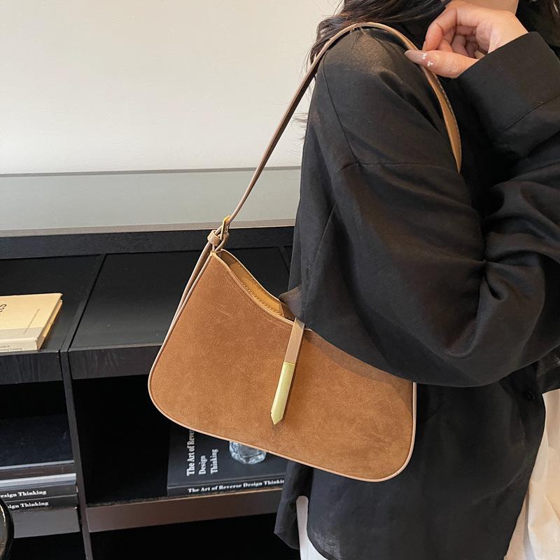 Simple and Versatile Commuter Single-shoulder Bag for Autumn and Winter, with A Unique and Stylish Underarm Bag