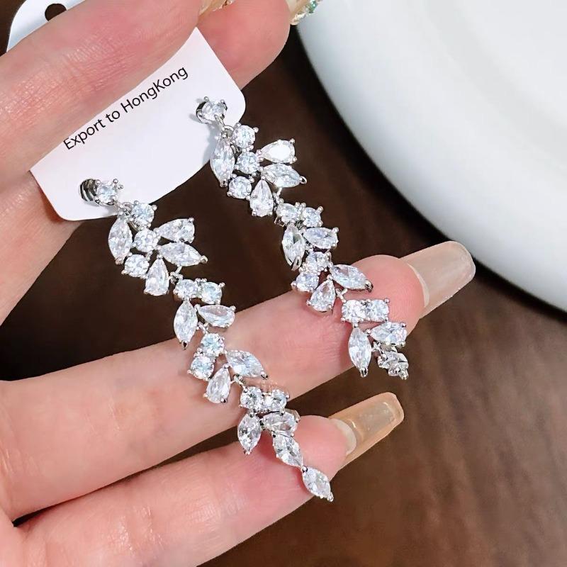 [Exotic Style] High-end Niche Pink Diamond Skirt Earrings Vacation Style Earrings Women's Exquisite Stud Earrings