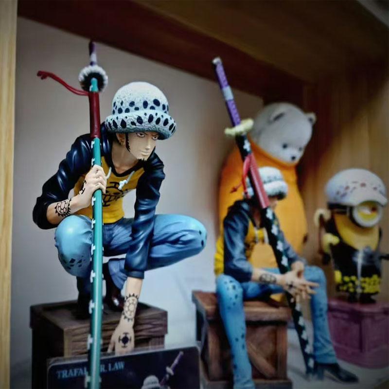 20cm Anime One Piece Figure Squatting Ghost Island Trafalgar D. Water Law Action Figures Scene Pvc Model Statue Ornamen Toys Gif