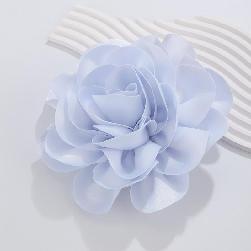 Stilvolle und praktische Stoffblumenbrosche Auffälliger Anstecker mit großer Blume Zarte Stoffblumenbrosche Nadel Accessoire