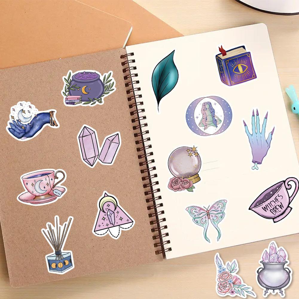 52 Fioletowe naklejki z graffiti Magic Moon: Wodoodporne naklejki DIY do dekoracji bagażu