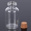Kleine durchsichtige Glasflasche mit Korken