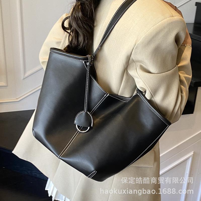 Premium Bag Women's 2025 New Popular Fashion Versatile Shoulder Bag Large Capacity Commuter Tote Bucket Bag