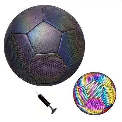 Yansıtıcı Futbol Holografik Işıltılı Futbol Topu Gece Dış Mekan Sporları Parlayan Standart Futbol Boyutu 5 Yetişkin Antrenmanı için
