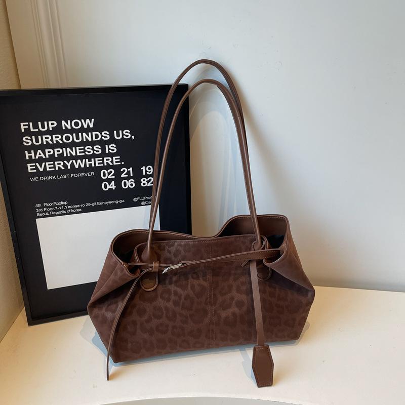 

Casual large-capacity leopard print bag autumn and winter new fashion underarm bag versatile retro shoulder handbag