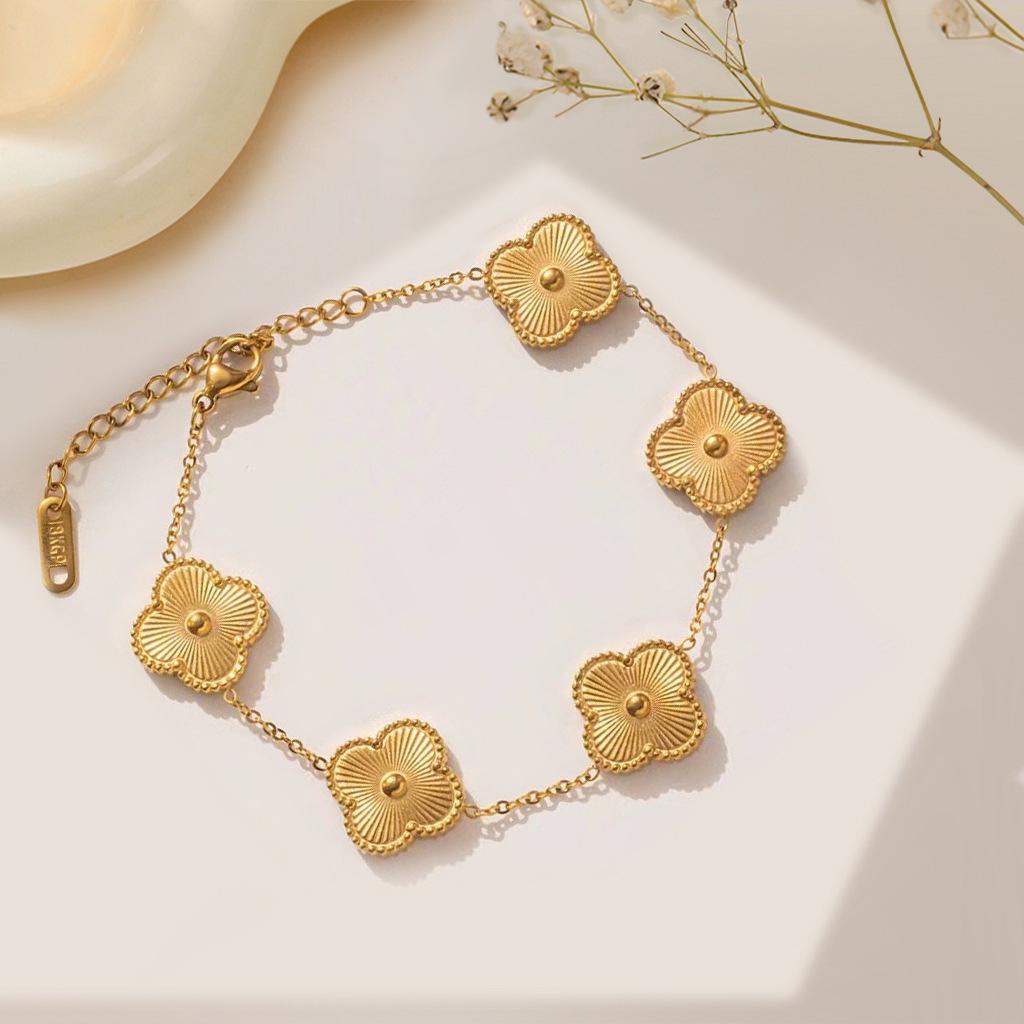 Stylish 13MM Four-Leaf Clover Laser-Cut Hand Jewelry - Daily Wear for Influencers