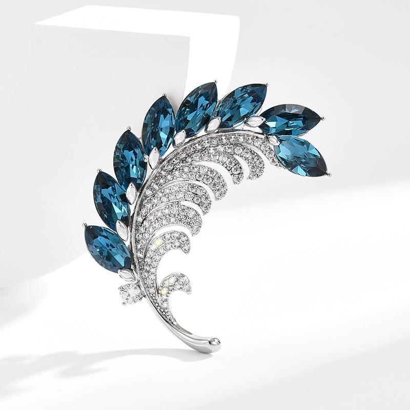 European Design Sense of Elegance Temperament Full of Zirconium Leaves Brooch Anti-light Accessories Classic Luxury