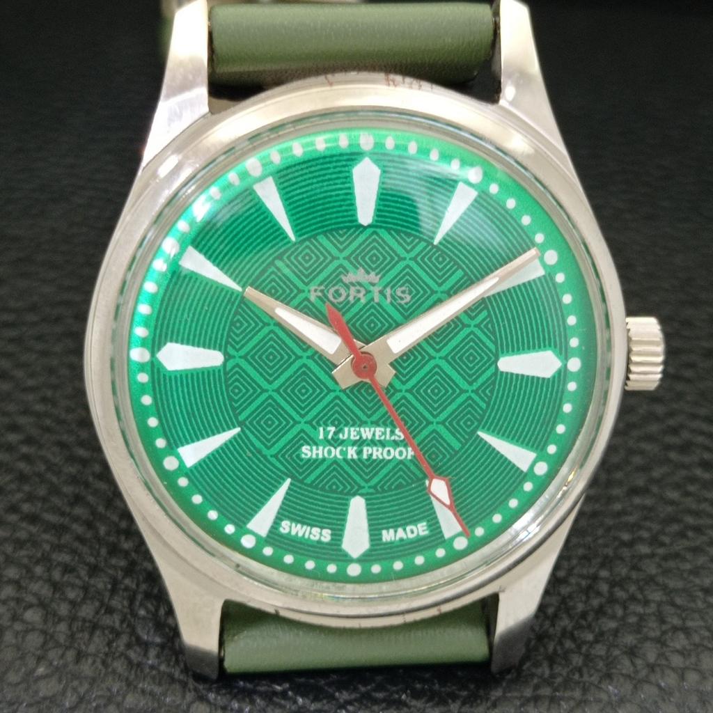 VINTAGE HAND-WINDING SWISS MENS REFURBISHED GREEN COLOR DIAL WATCH a500036-2