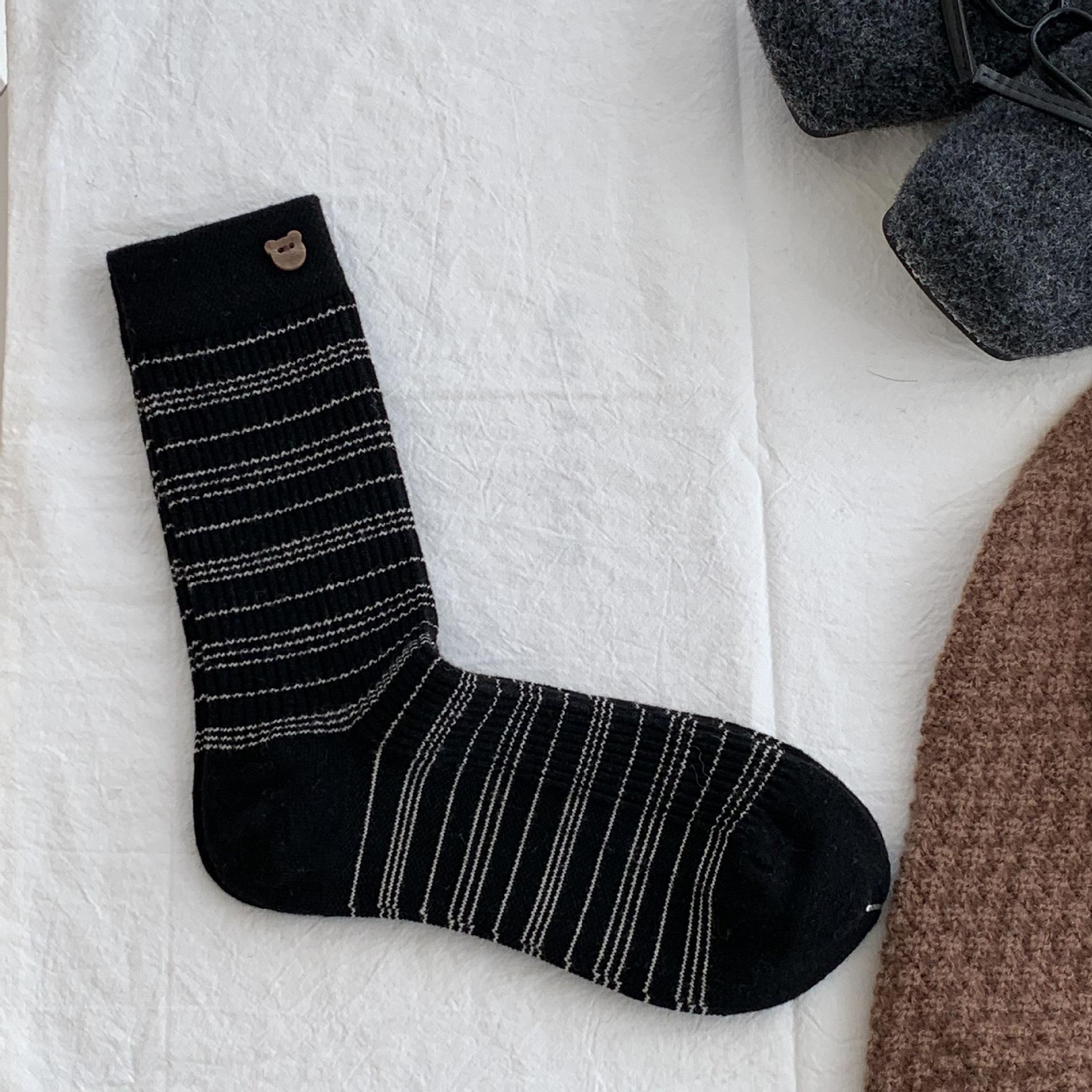 

Heavy Industry Mulberry Silk Wool Socks Micro-Pressure Foundation Versatile Striped Thickened Warm Boneless Socks One size fits all чорний