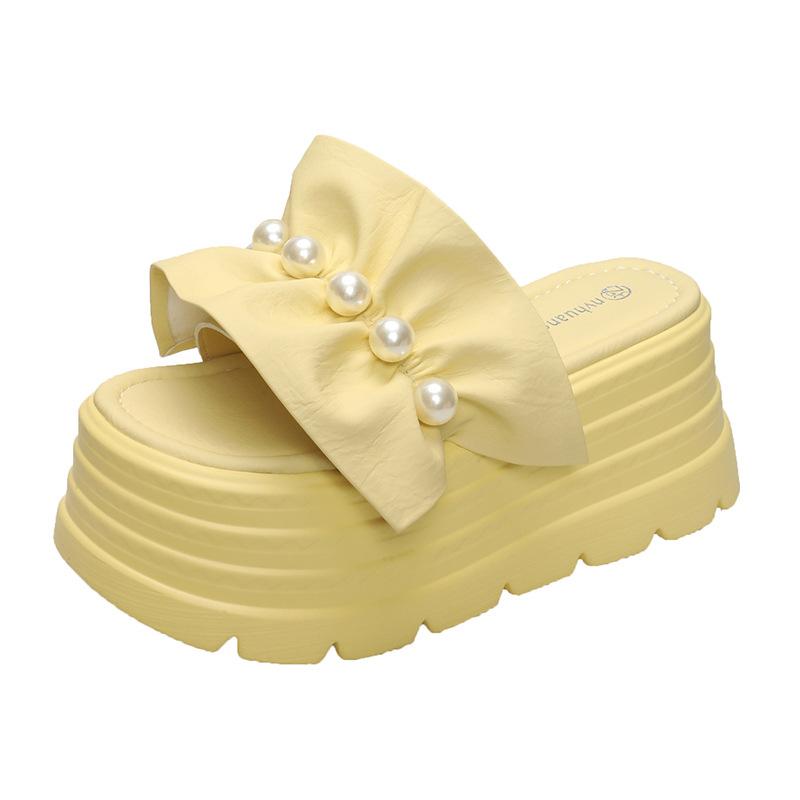 Fairy wind pearl thick-soled cool slippers women summer wear ins tide 2025 new fashion flat beach shoes