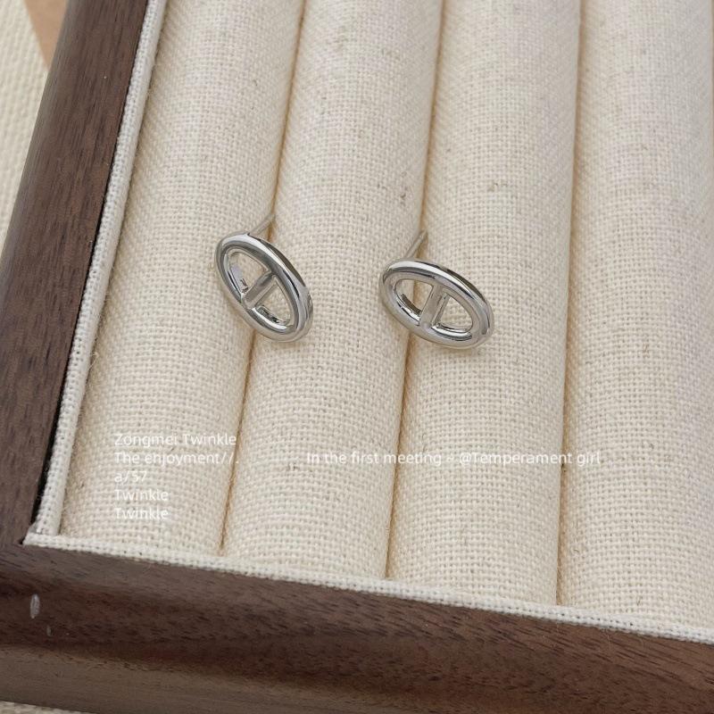 2026 Herbst/Winter High-End Schweinenasen-Ohrclips: Stilvolle, Elegante, Luxuriöse Ohrstecker ohne Piercing gray
