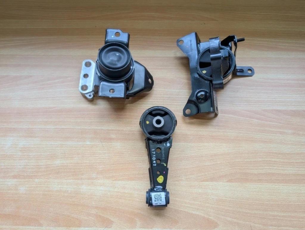 New Genuine Engine Mount Set Suzuki Ertiga Automatic Transmission 2018-2022