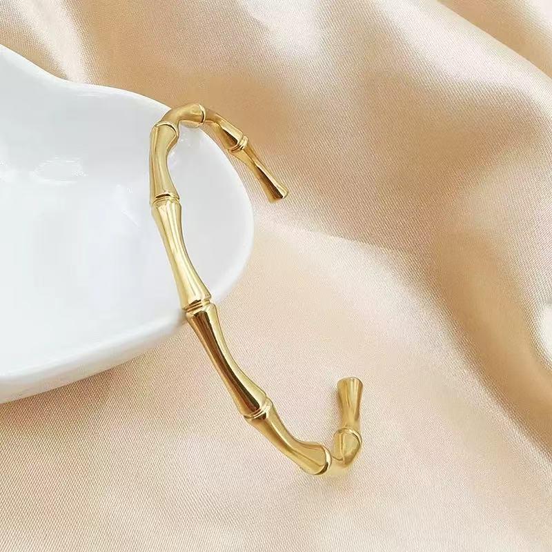 Women's High-End Starry Sky Silver Titanium Steel Bracelet - Versatile, Fade-Resistant, Full Diamond Stainless Steel Plain Band.