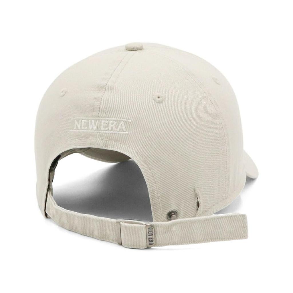 New Era Casual Classic Kappe in und Eine Peanuts-Kollaboration mit Diese lässige Klassiker-BB-Kappe bietet UV-Schutz für den Alltag und eine funktionale