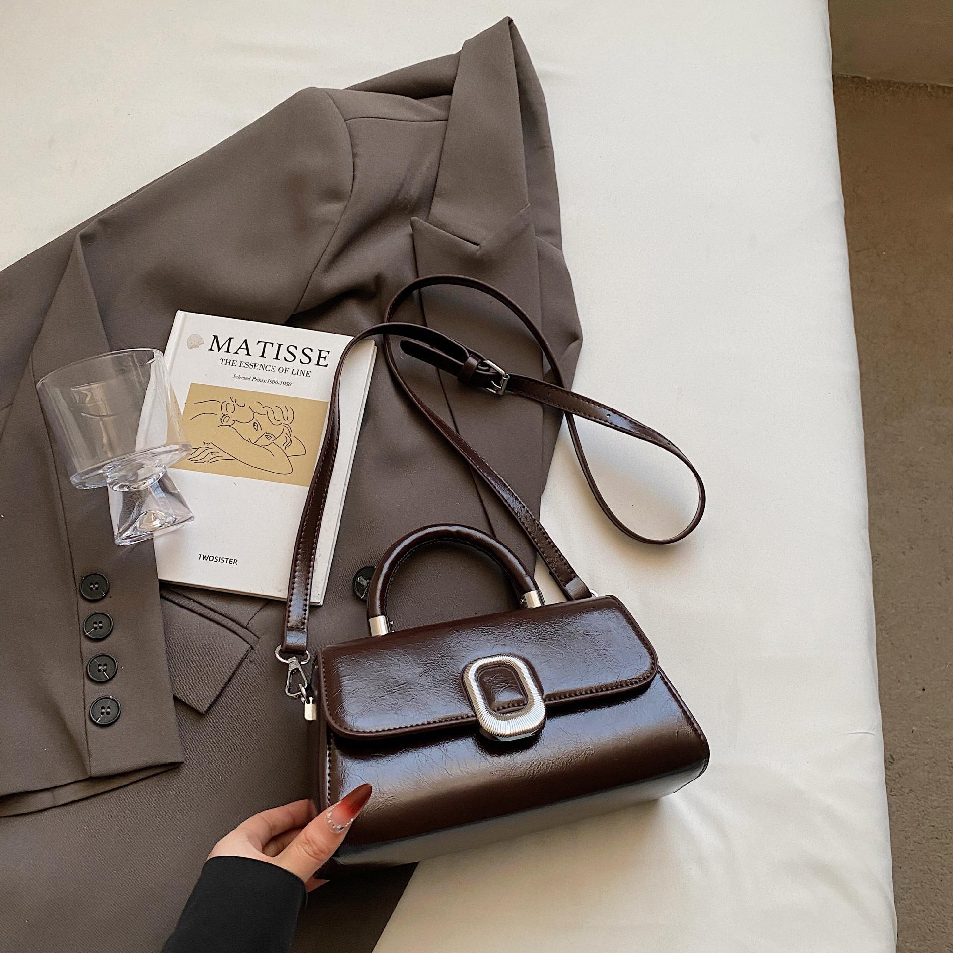 

2025 new hot-selling high-end temperament light luxury portable small square bag women s versatile fashion simple wind messenger bag