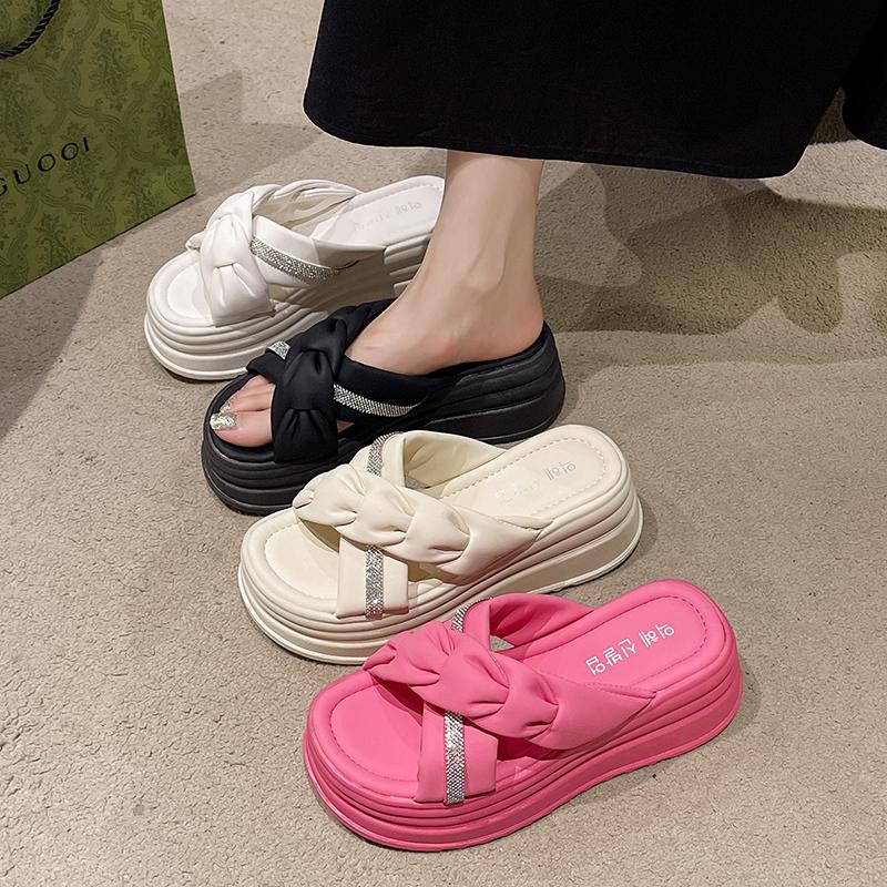Summer Heels Slippers Women Casual Beach Slippers Fashion Embossed Pleated Slippers Outdoor Platform Slides Shoes Women Sandals