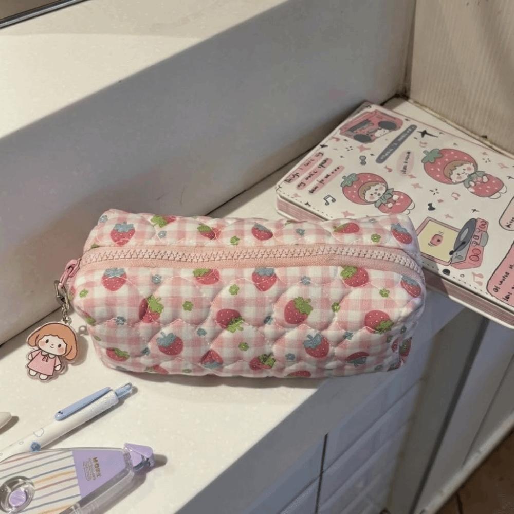 Durable Large Capacity Makeup Bag Polyester Strawberry Pattern Pencil Case with Zipper Camera Bag Toiletry Storage