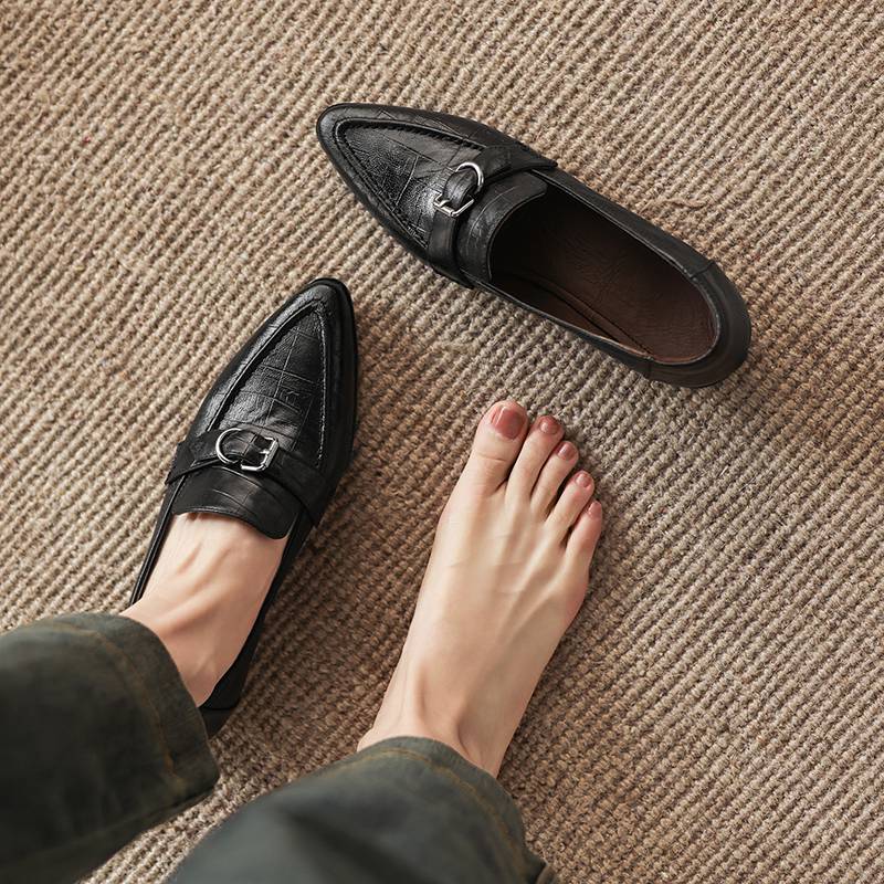 Krazing Pot Sheepskin Round Toe Low Heels Summer Shoes Big Size 42 Retro Fashion Metal Buckle Women Deep Mouth Pumps