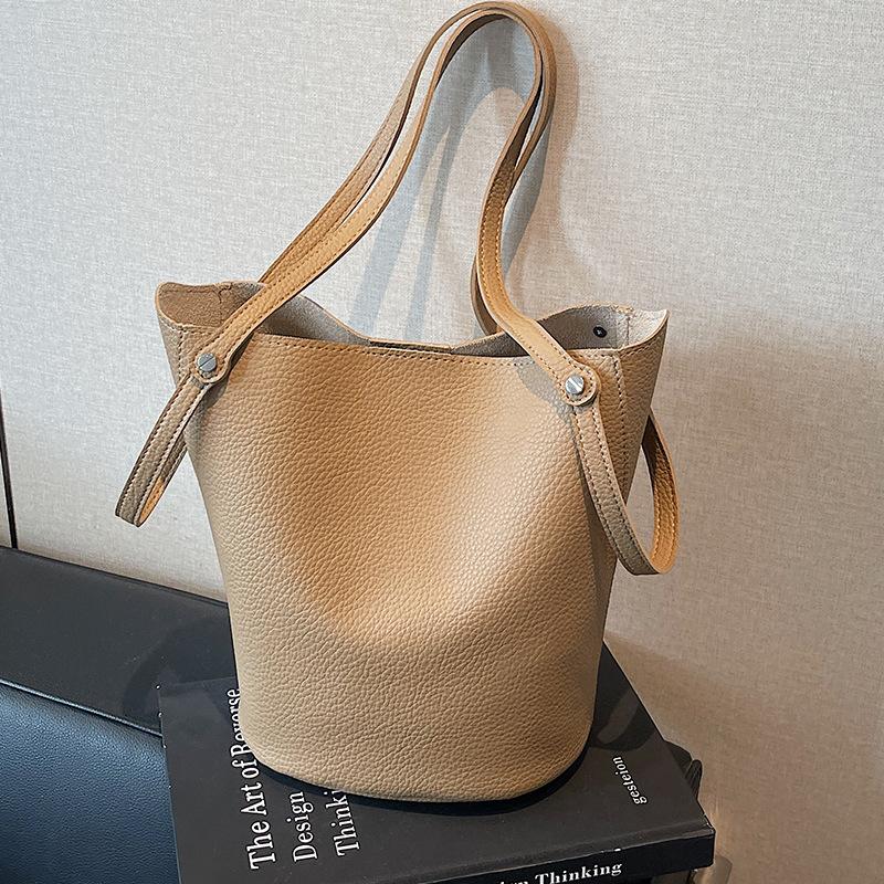 Light luxury bucket bag women's 2025 new spring and summer large-capacity high-grade texture versatile commuter messenger shoulder bag