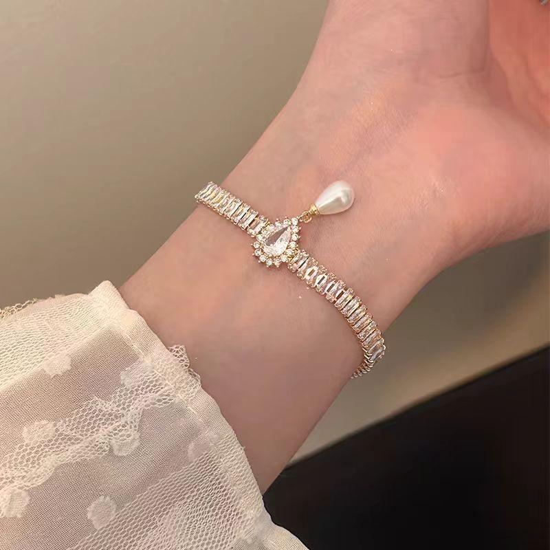 Starry Sophisticated Night Zirconia Bracelet For Women Elegant Copperplated Geometric Hand Jewelry
