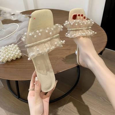 Version coréenne style féerique et style étranger avec jupe, pantoufles en dentelle et perles, tendance claquettes à une bride à la mode pour la tenue du Nouvel An des femmes
