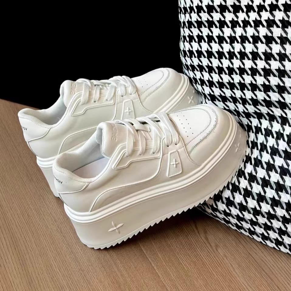Thick-soled heightening muffin board shoes women's 2025 new spring super-fire versatile little white shoes are not tired of feet sports and leisure