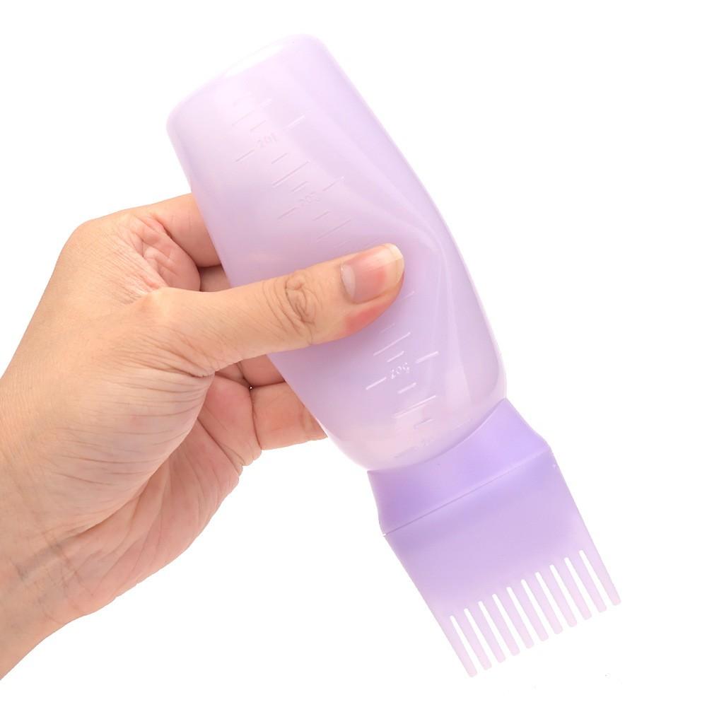 Dodává se s hřebenem, lahvičkou na šampon a 2 ks nástrojů pro úpravu vlasů