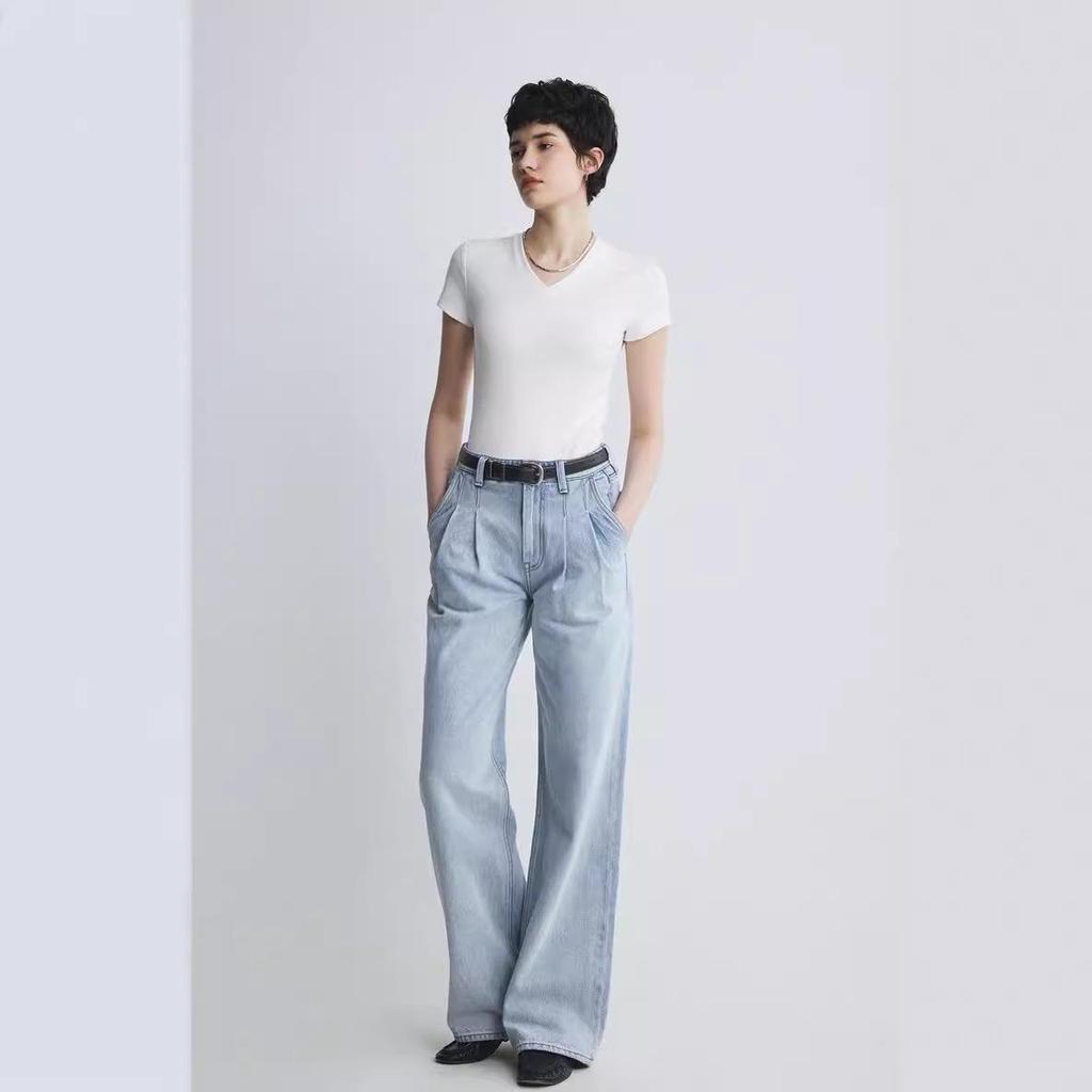 Warren Hailong Elegant Black & White Versatile V-Neck Short-Sleeve Ladies' Fashion Top for Spring/Summer.