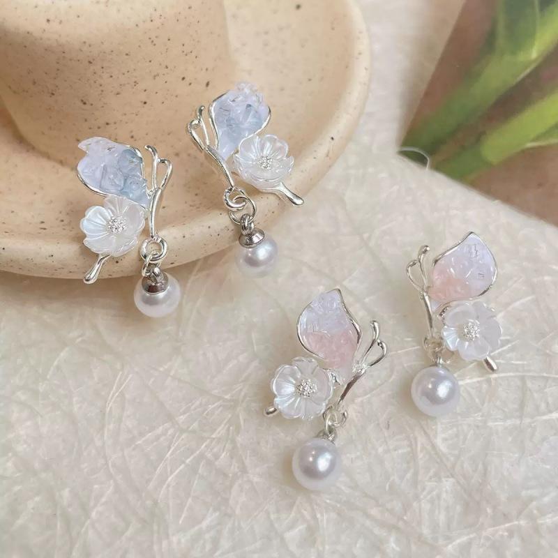 Exquisite Gradient Crystal Butterfly Stud Earrings for Women - Luxurious and Trendy Design