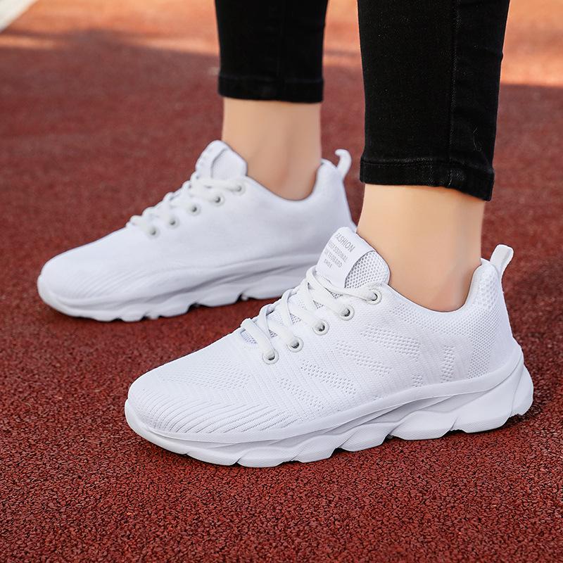 Chaussures de sport ultra-légères chaussures pour femmes nouvel été maille respirante semelle souple légère confortables étudiant décontracté chaussures de course