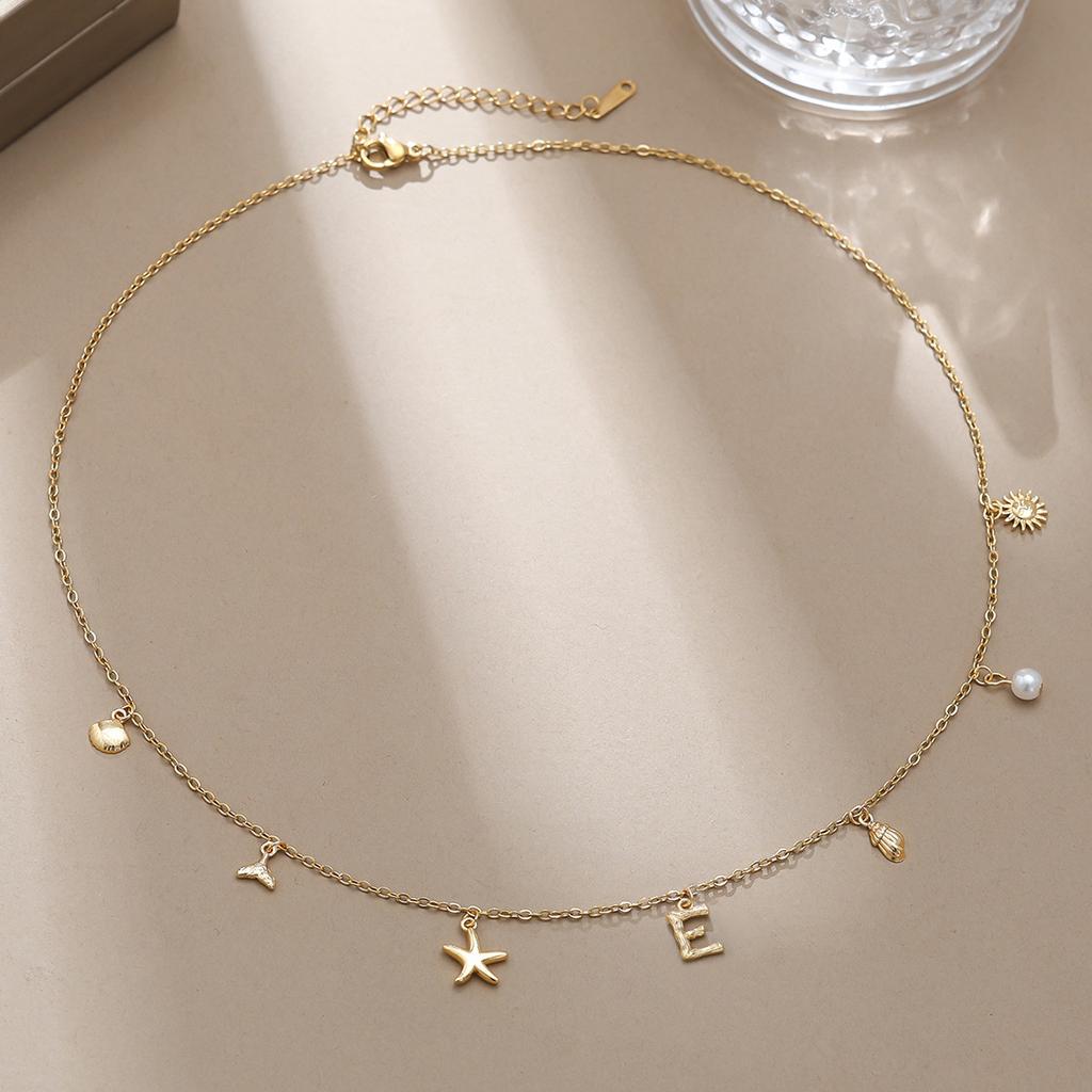 Einfache und modische Goldbuchstaben-Serie Meereskreaturen-Dekorationskette