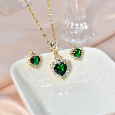 Temperament-Herz-Set-Halskette, grüner Zirkon, eingelegte Schlüsselbeinkette aus Titanstahl, intrakranielle, vergoldete Schlüsselbeinkette aus Titanstahl