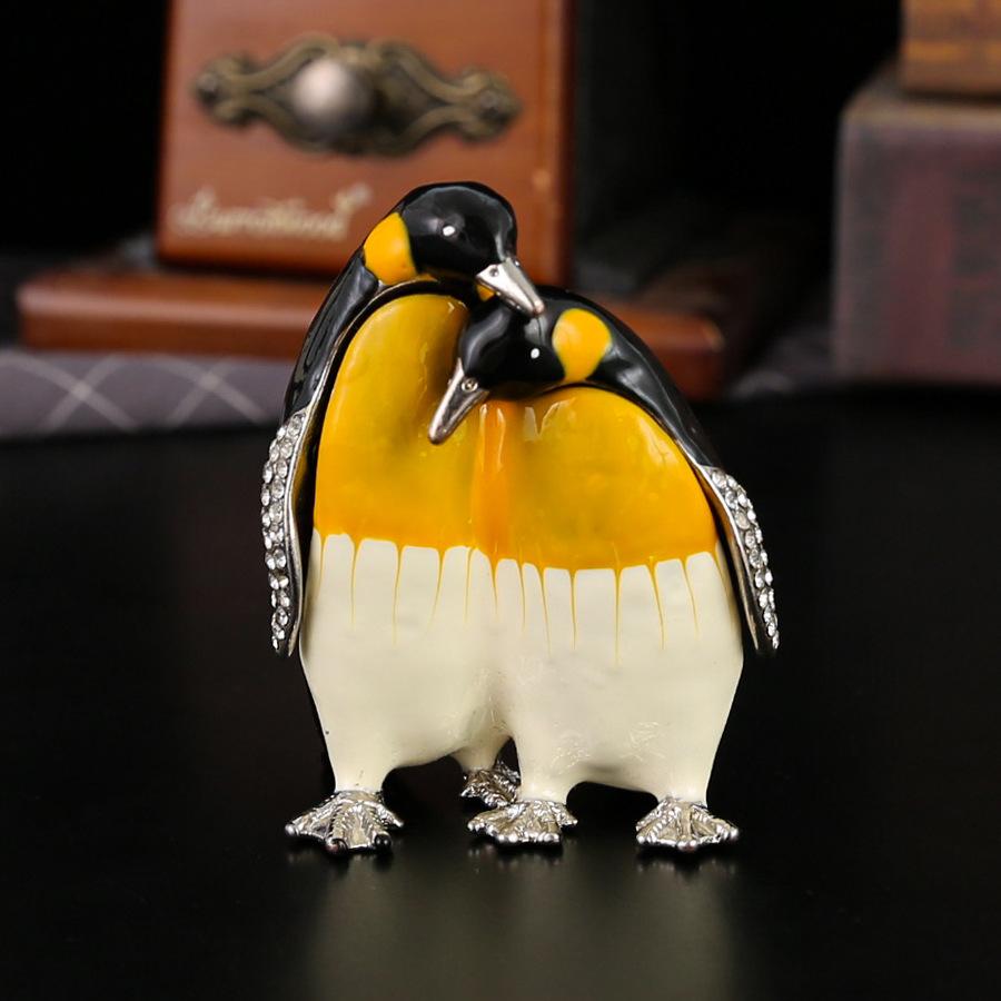 

A pair of cute penguin jewelry box, jewelry stud earrings, storage box, flip cover, dust-proof storage, metal craft home ornament. 5.5*3.5*7