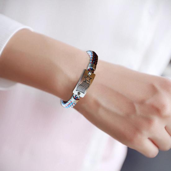 

Патриотический браслет с американским флагом, гравированная металлическая центральная часть, регулируемый дизайн с узлом, патриотический аксессуар C