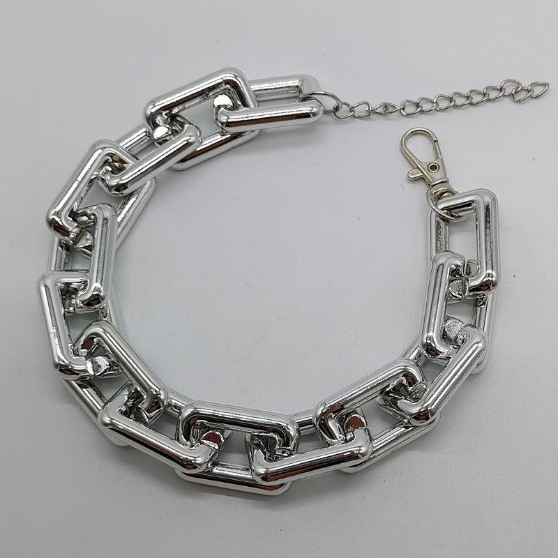 Accessori per animali domestici transnazionali: collana per animali dorata, prodotti in plastica, catenina dorata per foto, confezione universale in OPP per cani e gatti.