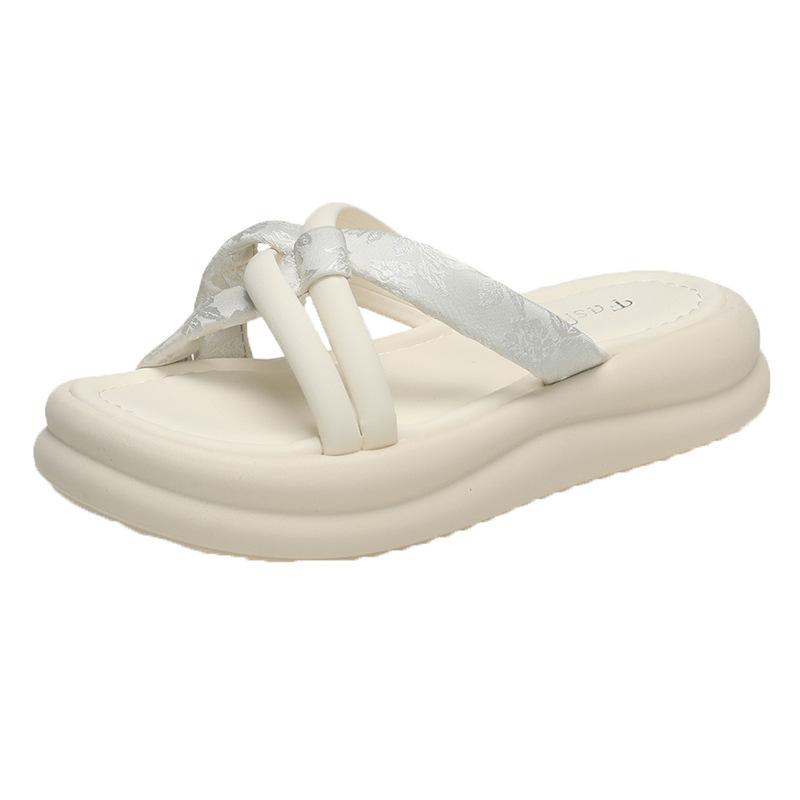 Niche design thick-soled slippers for women's summer wear, new with skirts, beach cool slippers