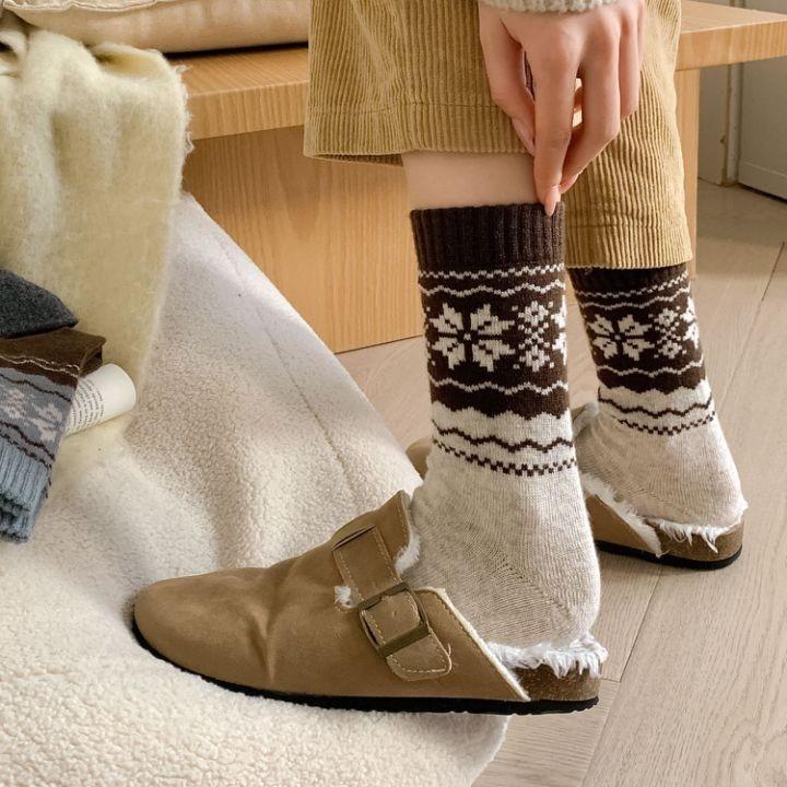 Female Autumn and Winter Thickened Warm New Products Retro National Wind Wool In The Barrel Pile Socks