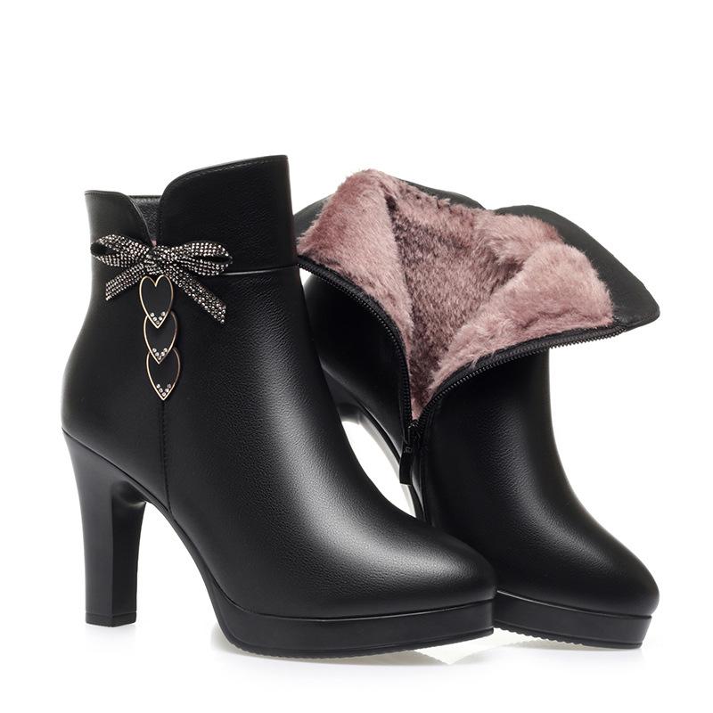 Mom shoes autumn and winter leather shoes, new velvet short boots and elderly winter shoes fashion boots comfortable leather cotton shoes