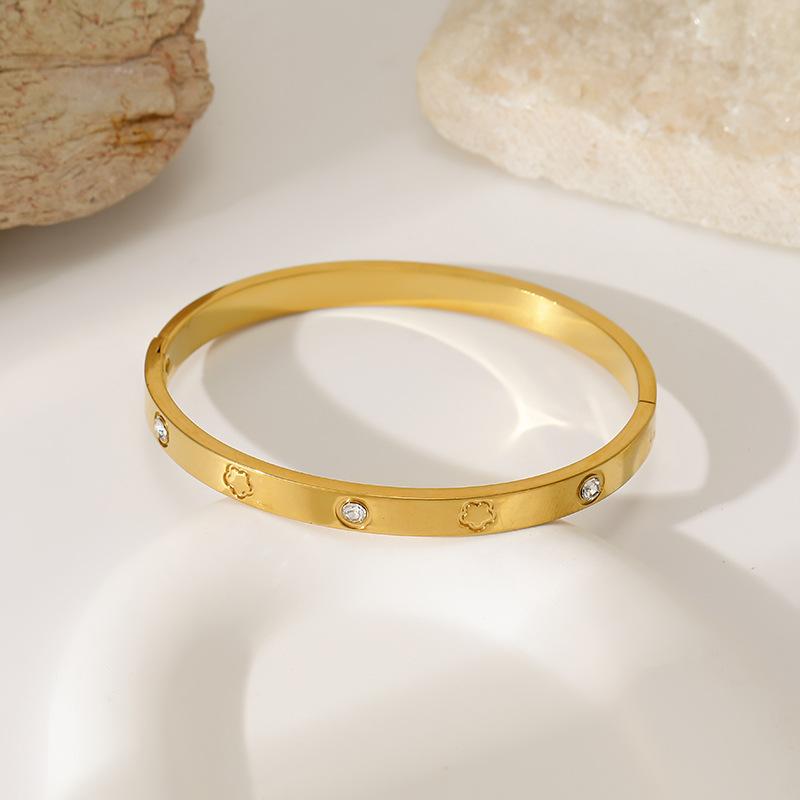 Stainless steel bracelet fashion European and American ins style 18K gold lucky four flower steel bracelet women's jewelry