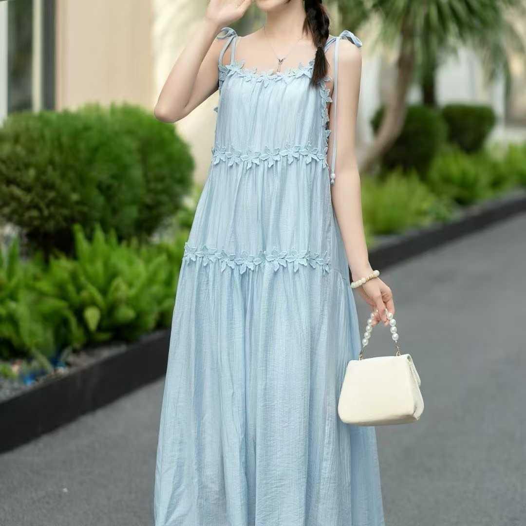

Spring 2026 French Holiday 3D Floral Tiered Camisole Dress for Women One Size синій
