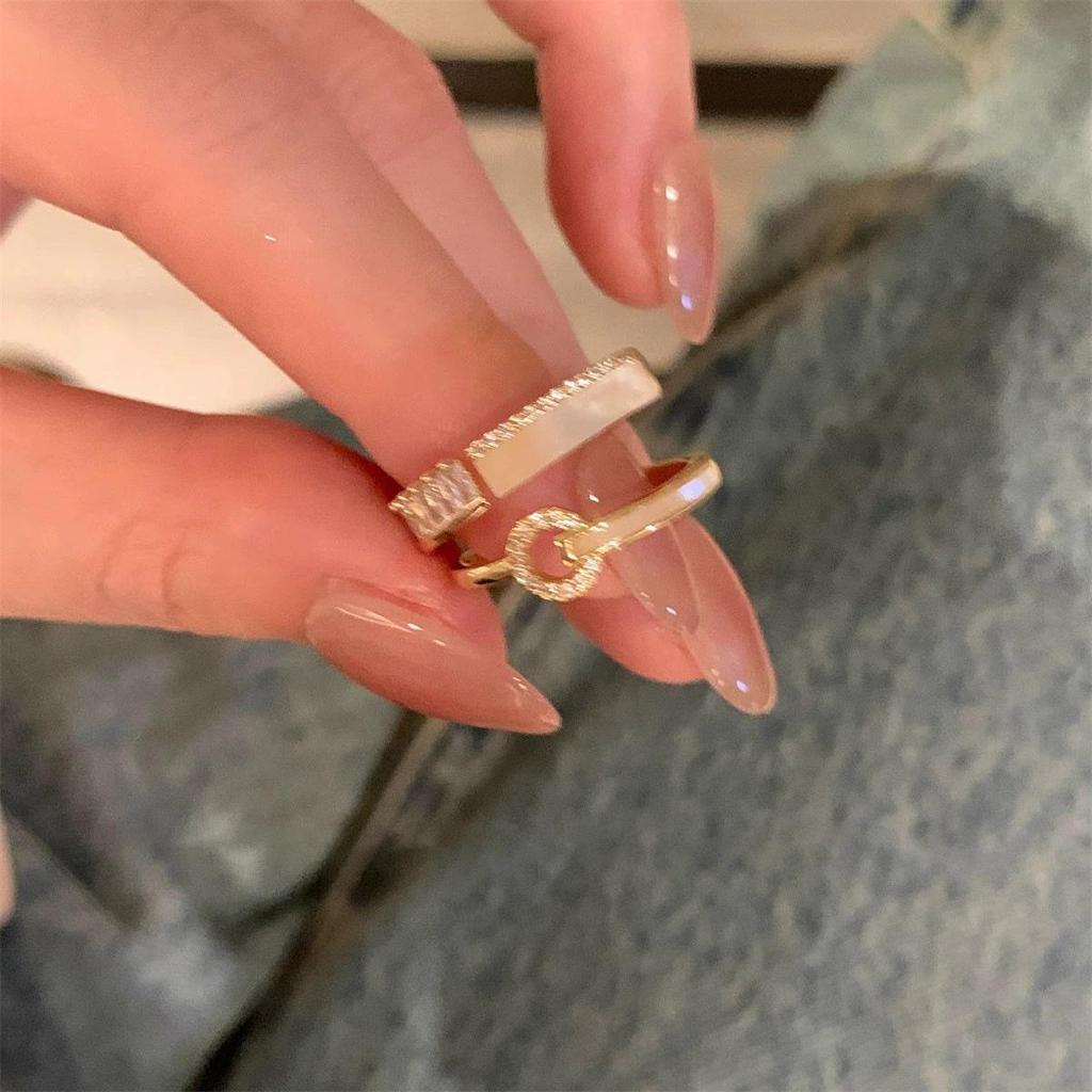 Elegant Butterfly Zircon Silver Ring: Women's High-End Luxury Style Jewelry