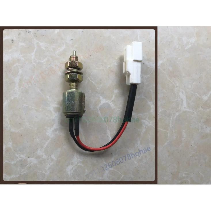 Clutch Accelerator Brake Light Switch 3754030-A01 For FAW J6 Heavy Truck Clutch Pedal Stop Lamp Sensor Replacement Parts